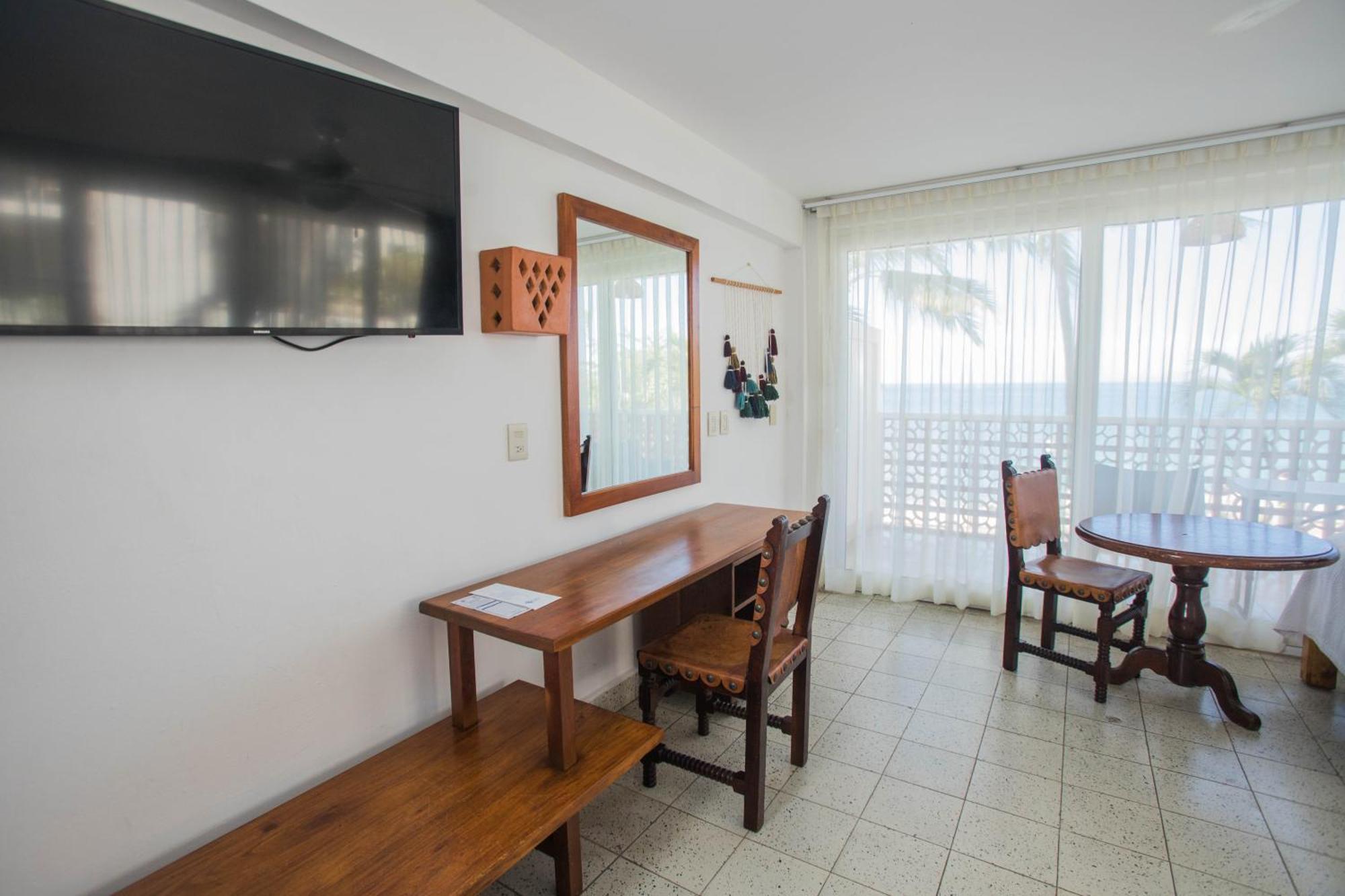 Family Room,1765862390:JPEG